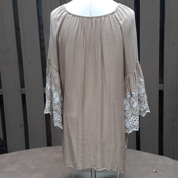 SALE! Flowing Boho Embroidered Tunic - Picture 8 of 13